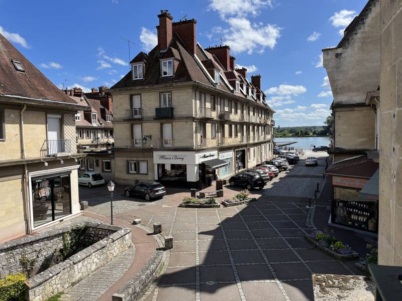 Appartement F3, à vendre,  en centre ville de Caudebec en Caux avec petite vue Seine
