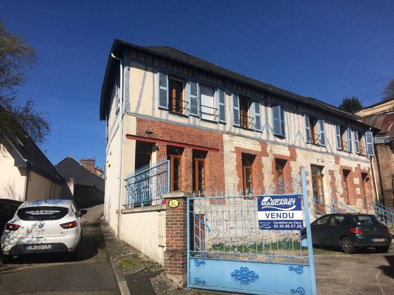 A vendre :Immeuble de rapport à Caudebec en Caux  - Centre ville - Bord de Seine