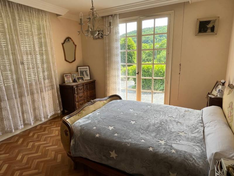 Pavillon individuel, à vendre, offrant de beaux volumes et situé à Lillebonne