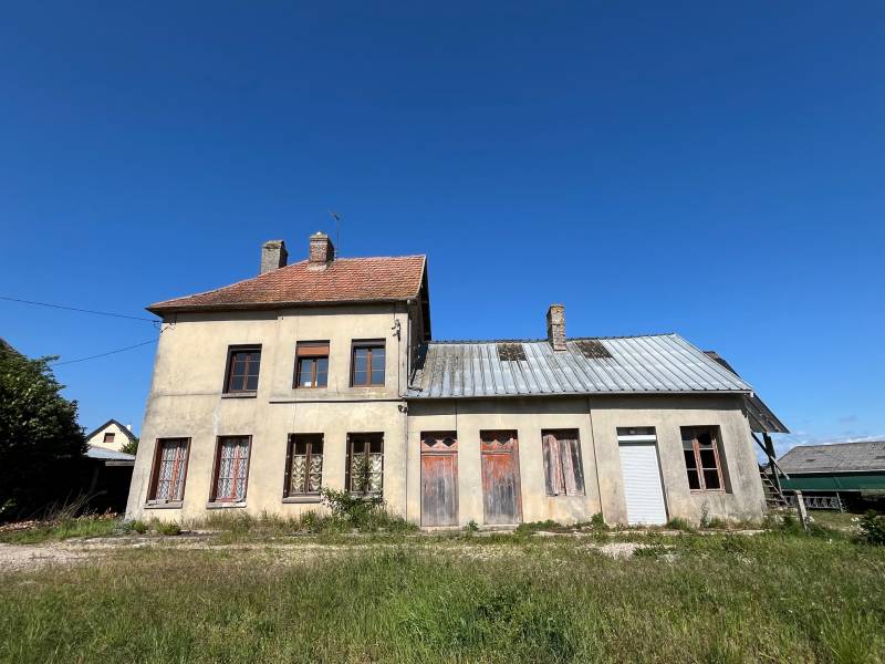 EXCLUSIVITE - Maison de caractère, à vendre, offrant de beaux volumes et située à la Mailleraye sur seine