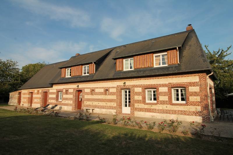 Belle maison de caractère à vendre située entre Caudebec en Caux et Notre Dame de Gravenchon offrant de beaux volumes