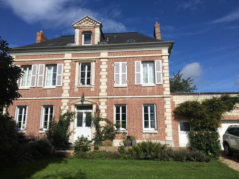 Belle maison de Maître, en briques, à vendre, à Norville, offrant de beaux volumes