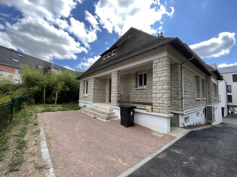 Maison de caractère, à vendre, située à Mesnil Esnard, aux pieds des commerces et des écoles